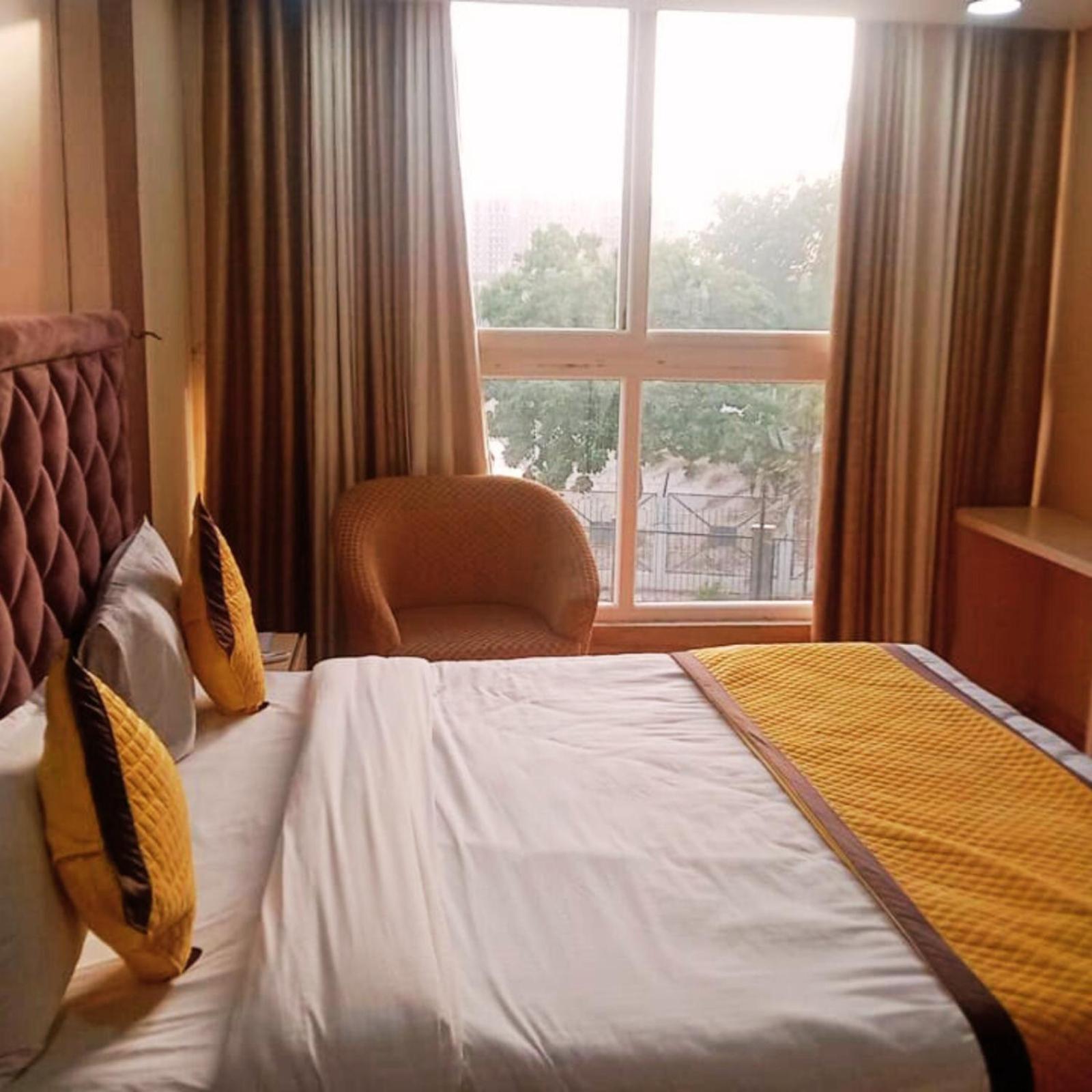 Hotel Lake View Grand Лакхнау Экстерьер фото