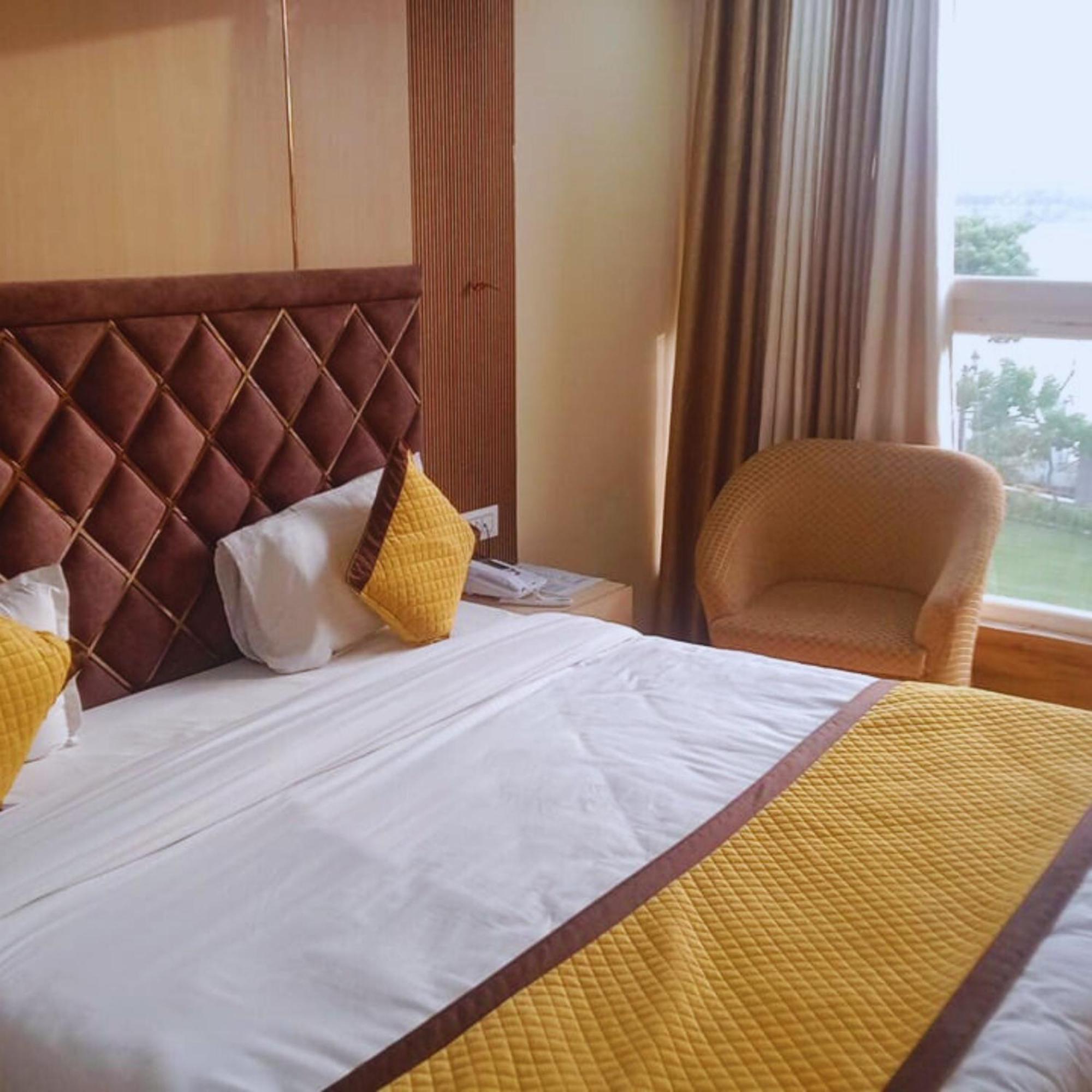 Hotel Lake View Grand Лакхнау Экстерьер фото