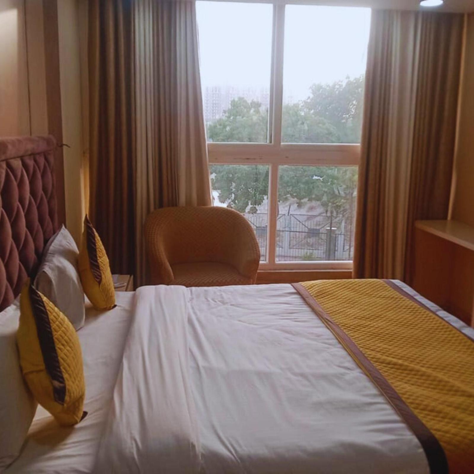 Hotel Lake View Grand Лакхнау Экстерьер фото