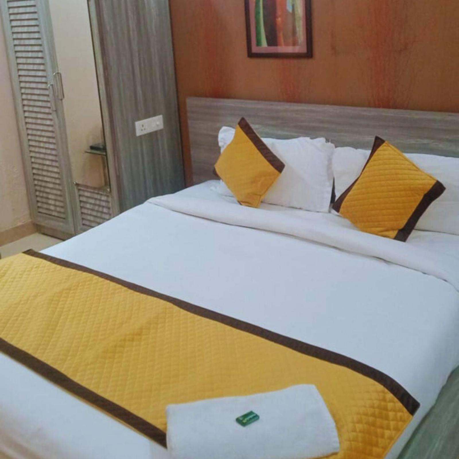 Hotel Lake View Grand Лакхнау Экстерьер фото