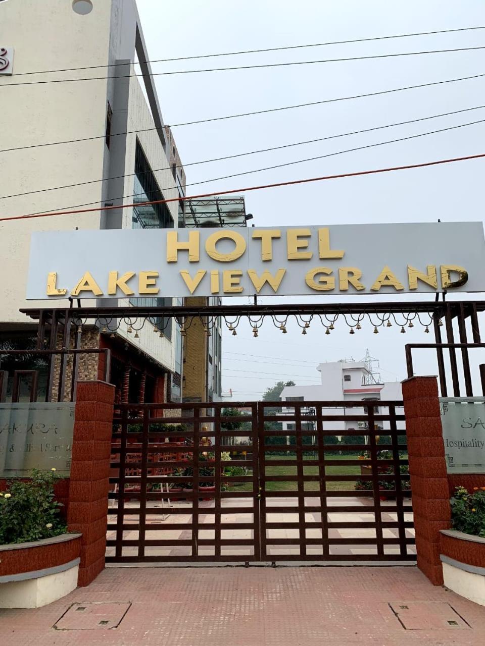Hotel Lake View Grand Лакхнау Экстерьер фото