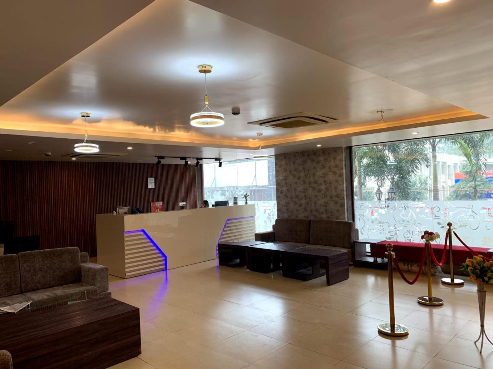 Hotel Lake View Grand Лакхнау Экстерьер фото