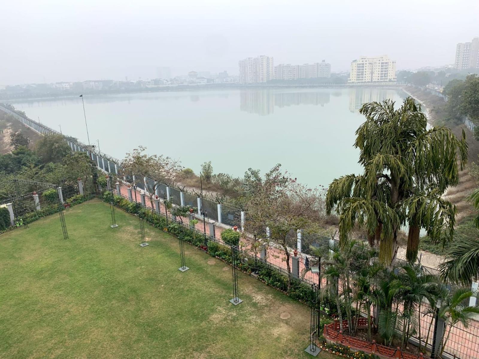 Hotel Lake View Grand Лакхнау Экстерьер фото
