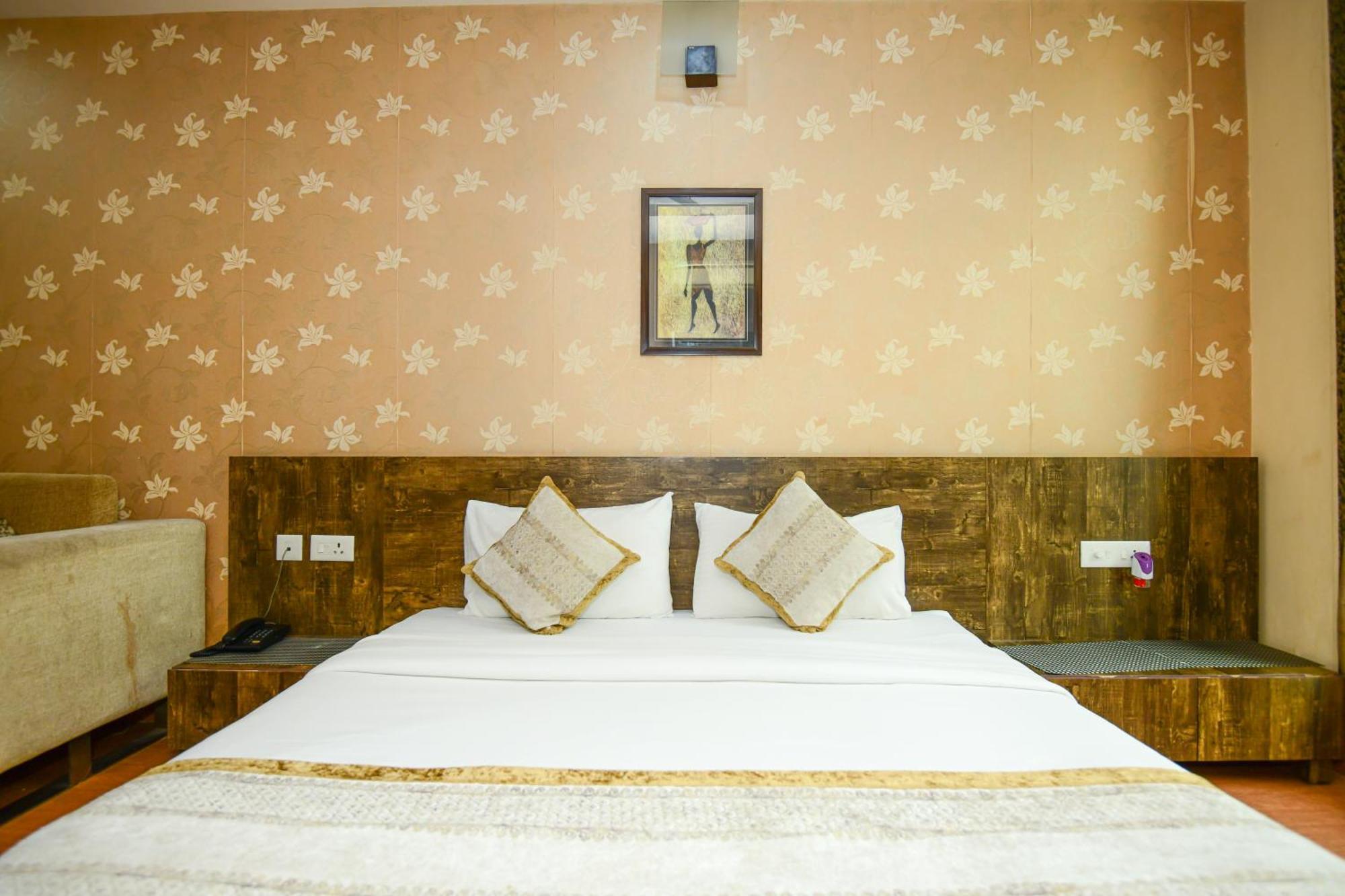Hotel Lake View Grand Лакхнау Экстерьер фото